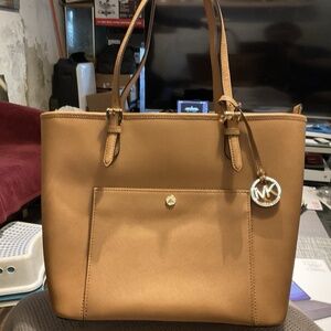 Michael Kors New Without Tags Zipped Top Tote Handbag Purse Caramel Brown